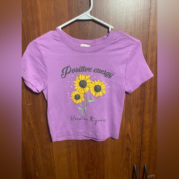 Tops - Cute purple crop top with sunflowers